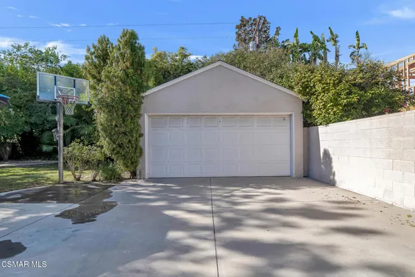 $4,975 | 6045 Sunnyslope Avenue, Van Nuys, CA 91401