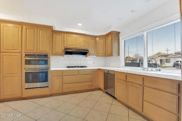 $4,975 | 6045 Sunnyslope Avenue, Van Nuys, CA 91401