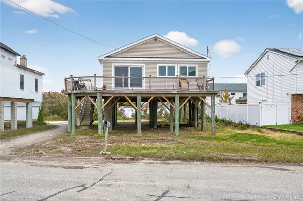 $650,000 | 88 Bayview Avenue West, Lindenhurst, NY 11757