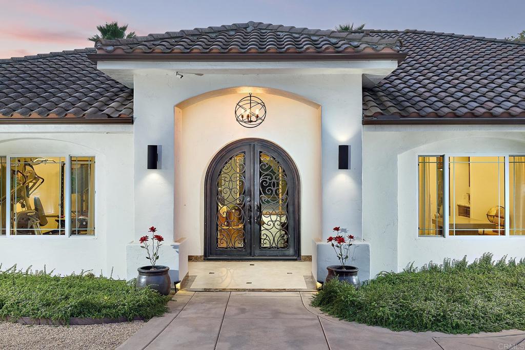 2869 Dos Lomas Place Fallbrook, CA 92028 - Photo 3 of 55 a front view of a house