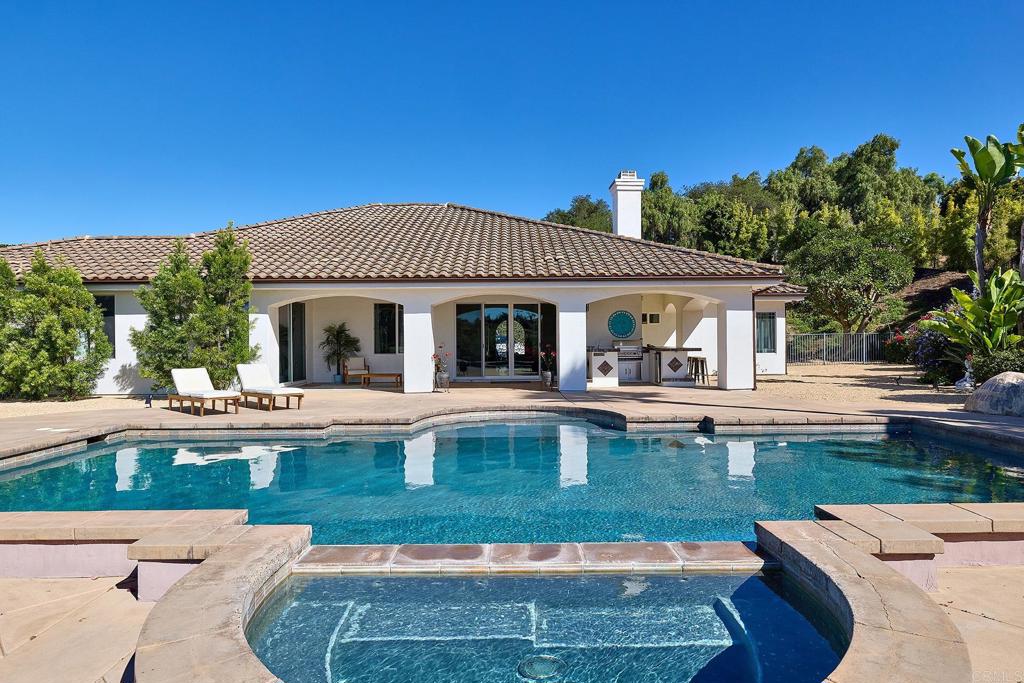 2869 Dos Lomas Place Fallbrook, CA 92028 - Photo 44 of 55 a view of house that has a patio