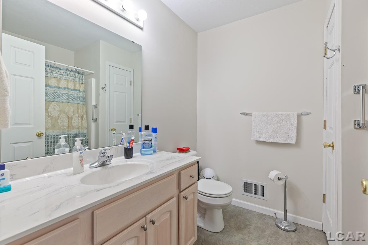 5749 Hunt Road Adrian, MI 49221 - Photo 17 of 41 50088179-16.JPG