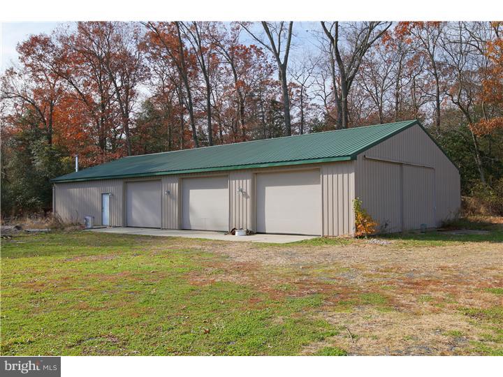 986 Elk Road Monroeville, NJ 08343 - Photo 22 of 25 Garage