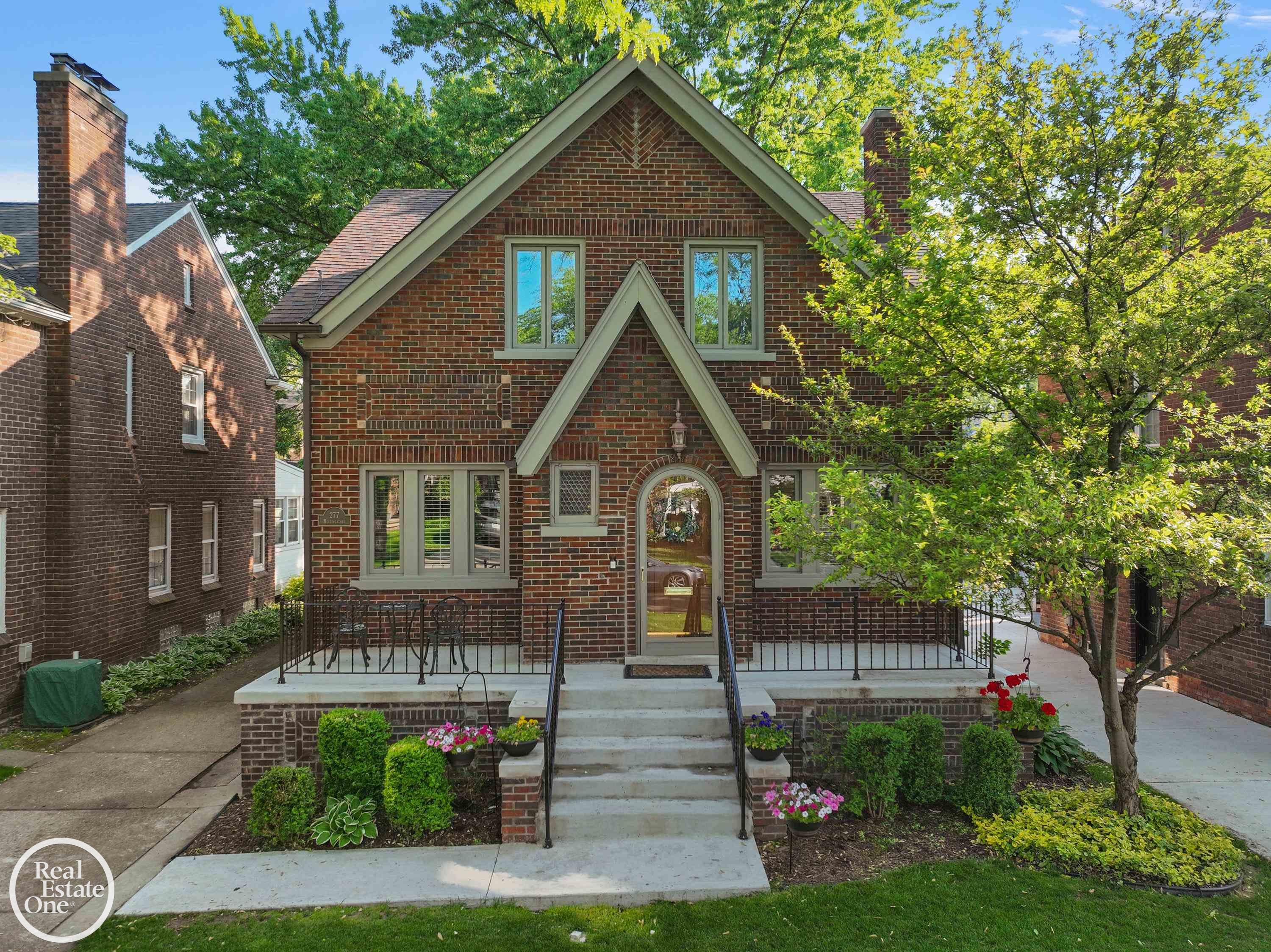 277 Merriweather Road Grosse Pointe, MI 48236 - Photo 1 of 51 50142253-ee693436-f683-41cc-91d0-5230763616a5.JPG
