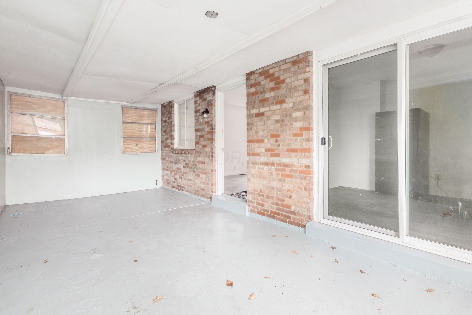 1565 Smith Road Columbus, OH 43207 - Photo 4 of 24 004_3f6ca167e_M 1565 Smith000