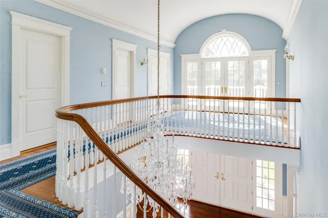 a view of entryway with interior