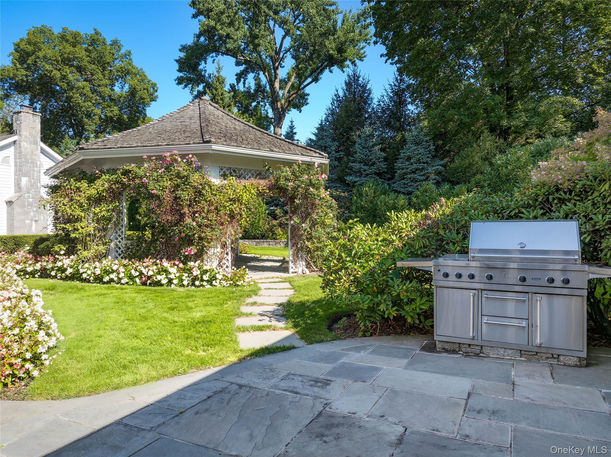 63 Premium Point New Rochelle, NY 10801 - Photo 18 of 24 Side Patio with Grill
