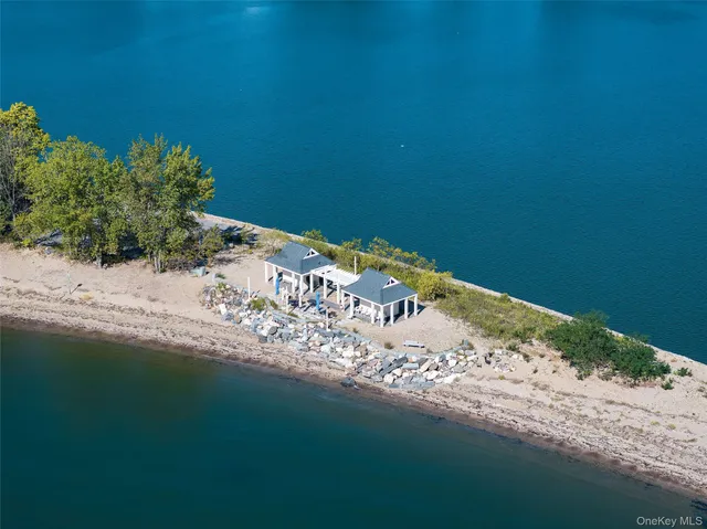 a view of a backyard of the house