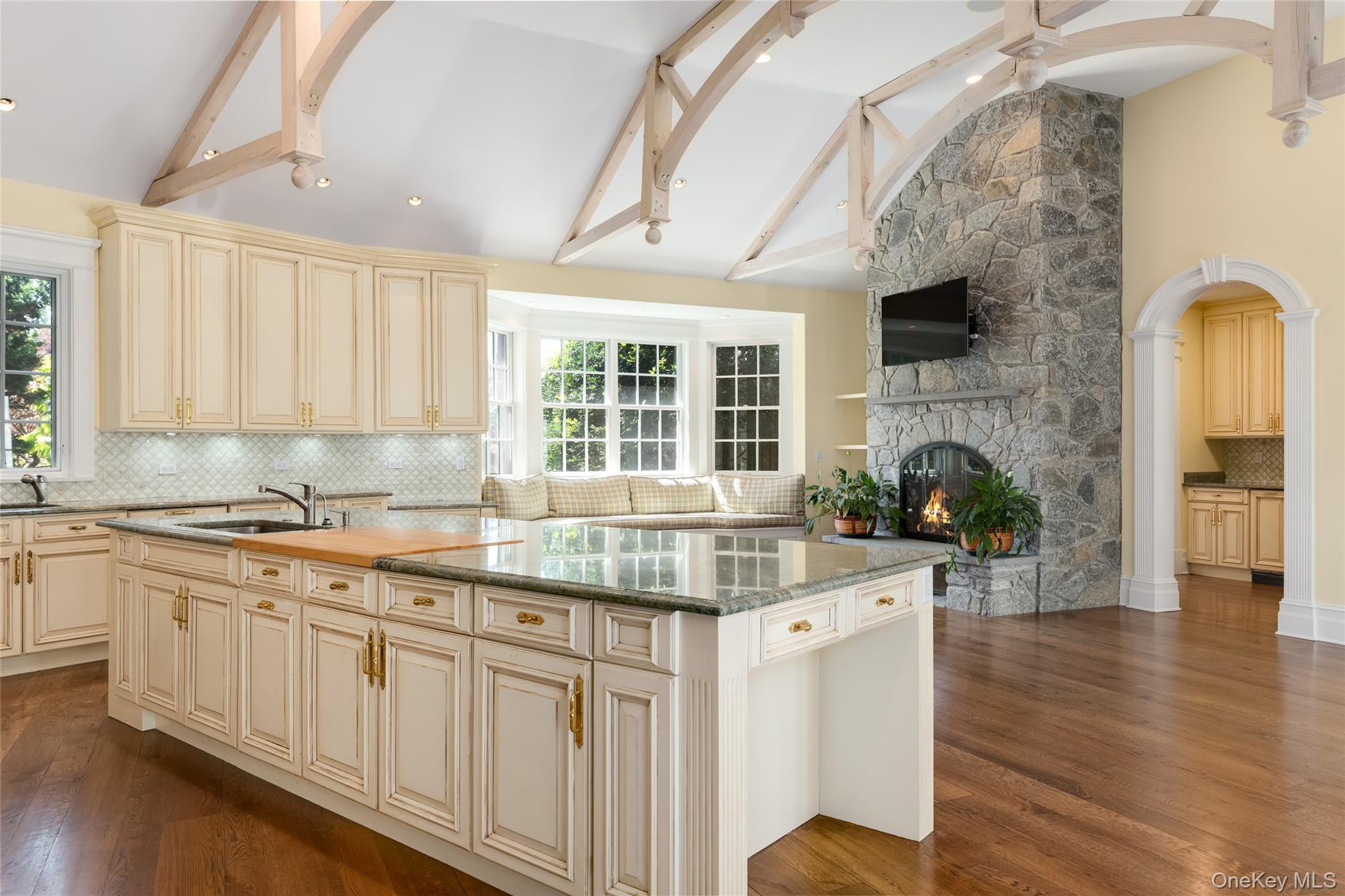 63 Premium Point New Rochelle, NY 10801 - Photo 9 of 24 Kitchen Island