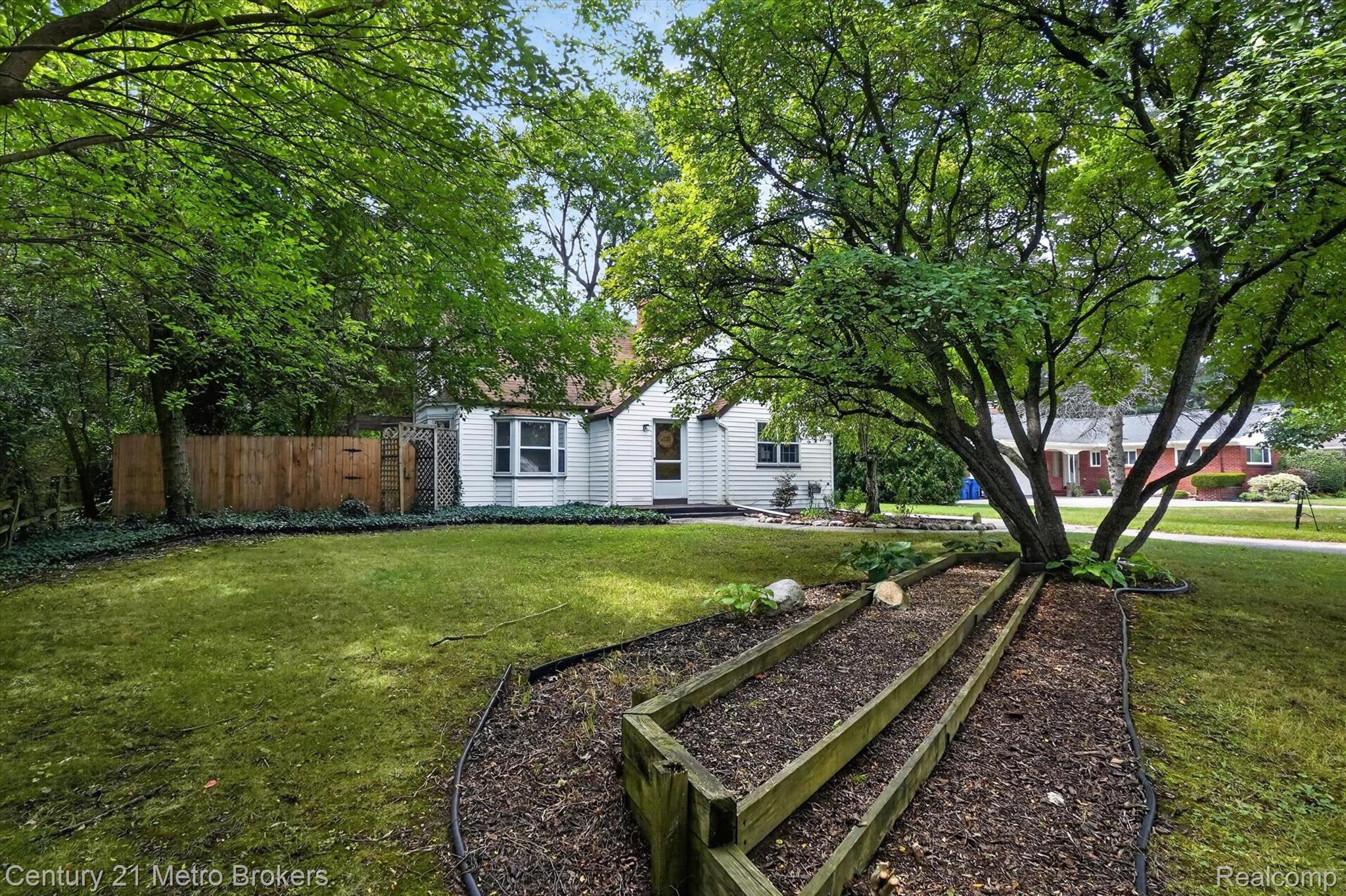 4575 Brockway Road Saginaw, MI 48638 - Photo 3 of 44 03-4575-Brockway-Rd-WindowStill-Photography.jpg