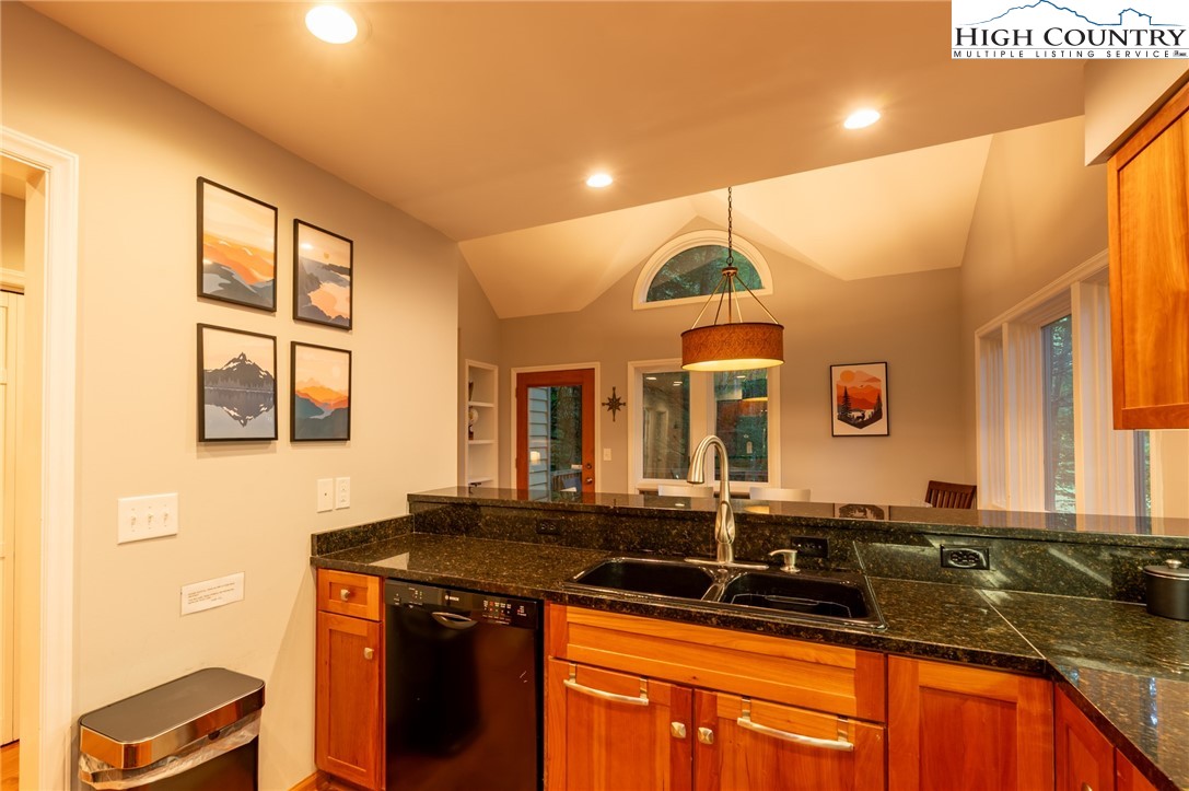 563 Oakley Green, Unit 563 Boone, NC 28607 - Photo 12 of 45