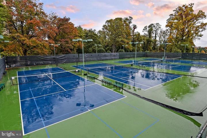 5225 Pooks Hill Road, Unit 1804N Bethesda, MD 20814 - Photo 35 of 44 a view of a tennis ground with large trees