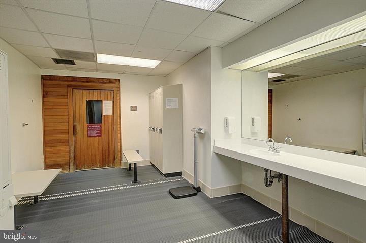 5225 Pooks Hill Road, Unit 1804N Bethesda, MD 20814 - Photo 40 of 44 a bathroom with a sink and a mirror