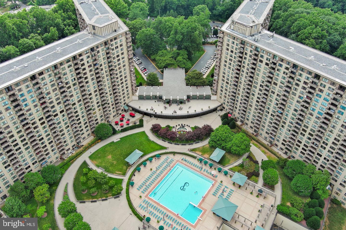 5225 Pooks Hill Road, Unit 1804N Bethesda, MD 20814 - Photo 42 of 44 a view of fountain in the backyard