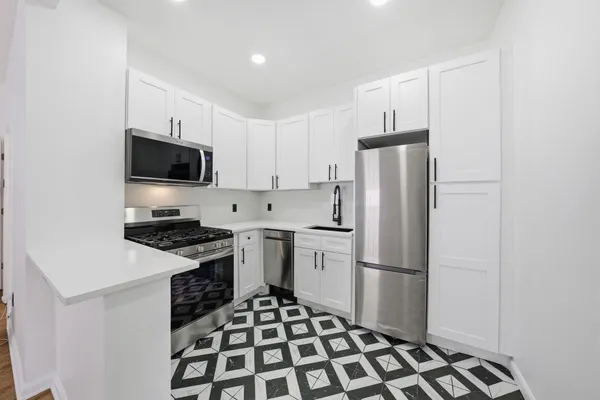 $2,350 | 15 George Street, Unit 2, Bayonne, NJ 07002