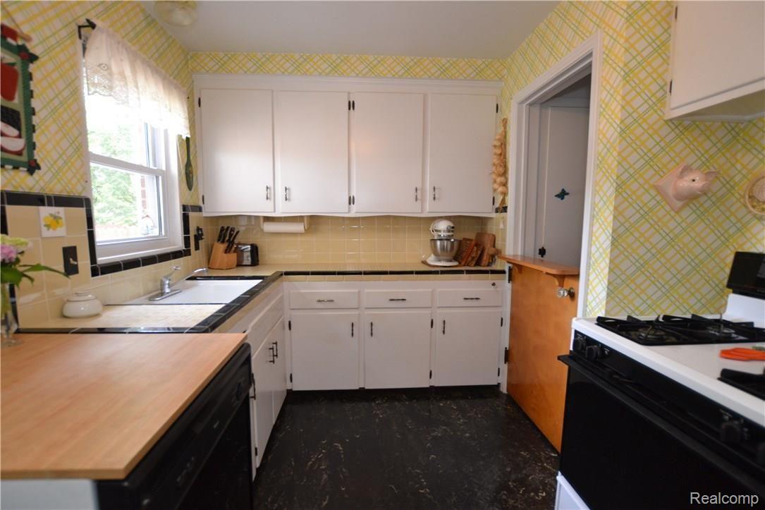 2507 Windemere Road Birmingham, MI 48009 - Photo 16 of 27 Kitchen