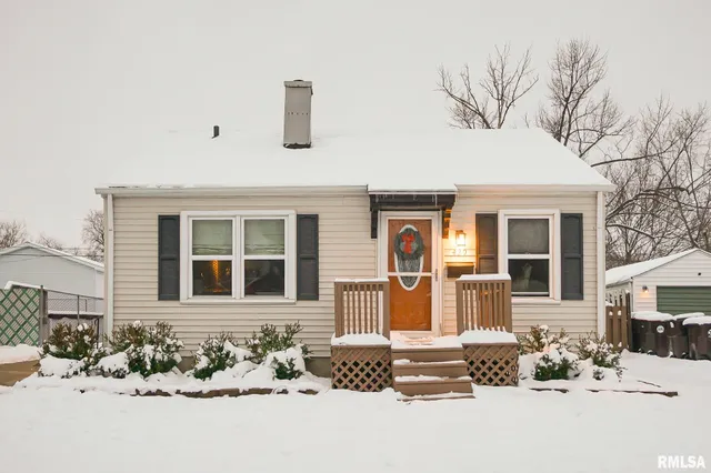 $109,900 | 429 West Lakewood Avenue, Peoria, IL 61614