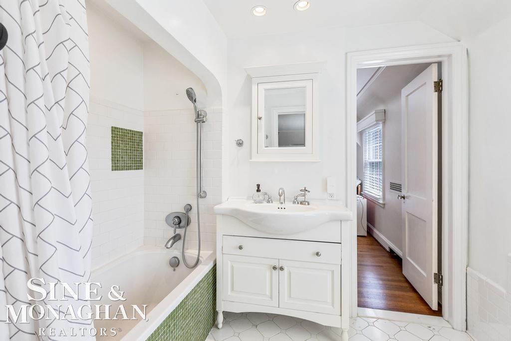 617 Rivard Boulevard Grosse Pointe, MI 48230 - Photo 26 of 44 50105992-26.JPG