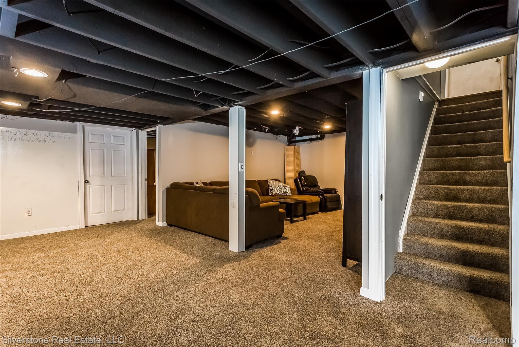 16527 Riverside Drive Livonia, MI 48154 - Photo 27 of 42 026-3656225-large.jpg