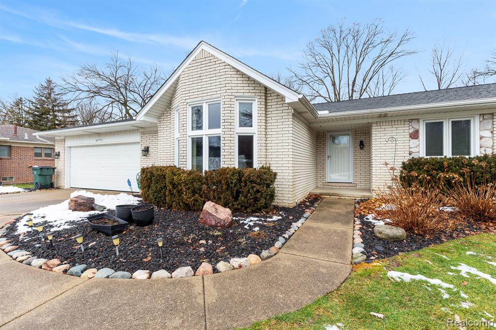 8855 Messmore Road Utica, MI 48317 - Photo 4 of 50
