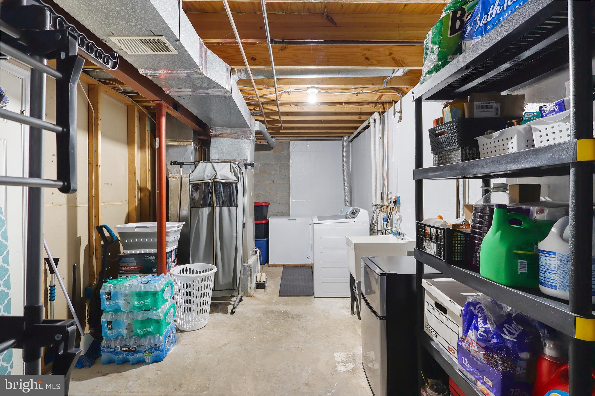 1108 Casper Drive Herndon, VA 20170 - Photo 24 of 24 a view of an chairs and table in the patio