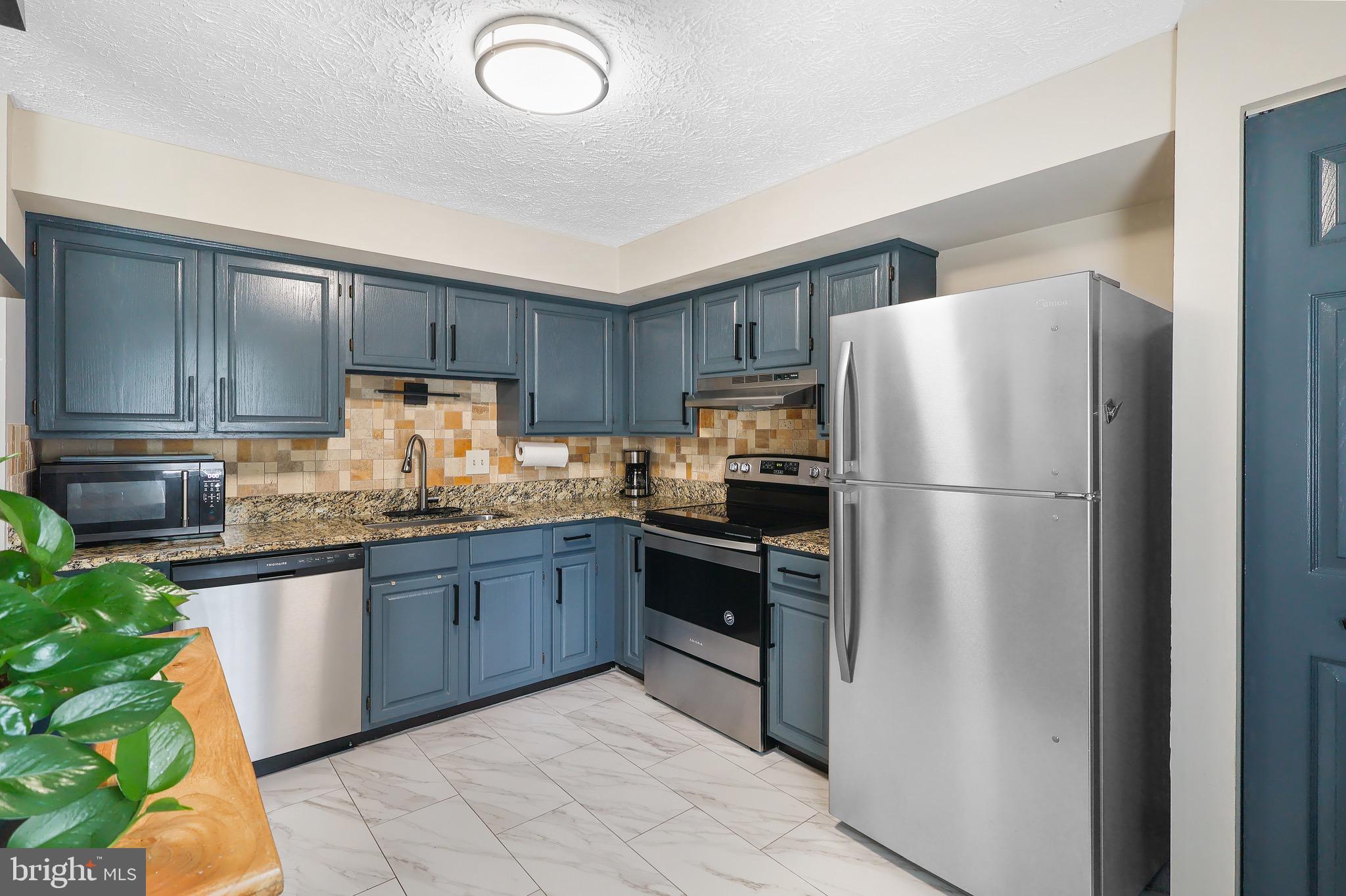 1108 Casper Drive Herndon, VA 20170 - Photo 10 of 24 a kitchen with granite countertop stainless steel appliances and cabinets