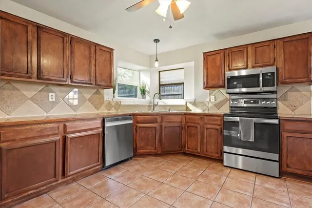 $289,999 | 4002 Bond Street, Rowlett, TX 75088