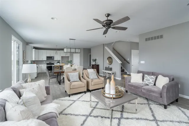 $454,900 | 1 Stratton @ Ryehill Manor Street, St. Peters, MO 63376