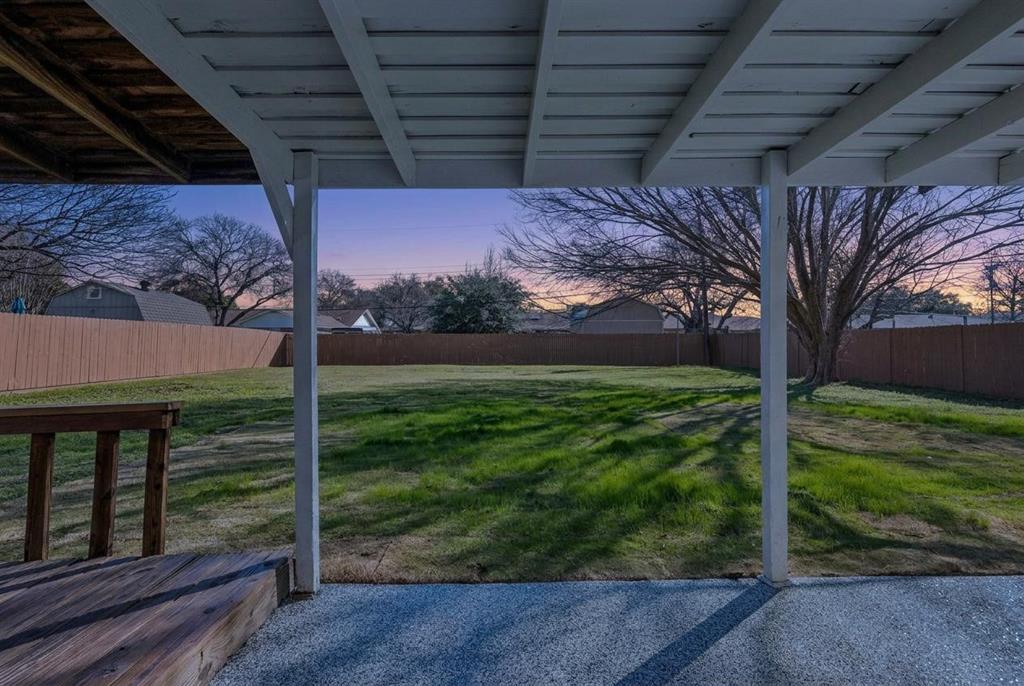 312 East Hampton Road Crowley, TX 76036 - Photo 15 of 19 Peaceful space to relax!