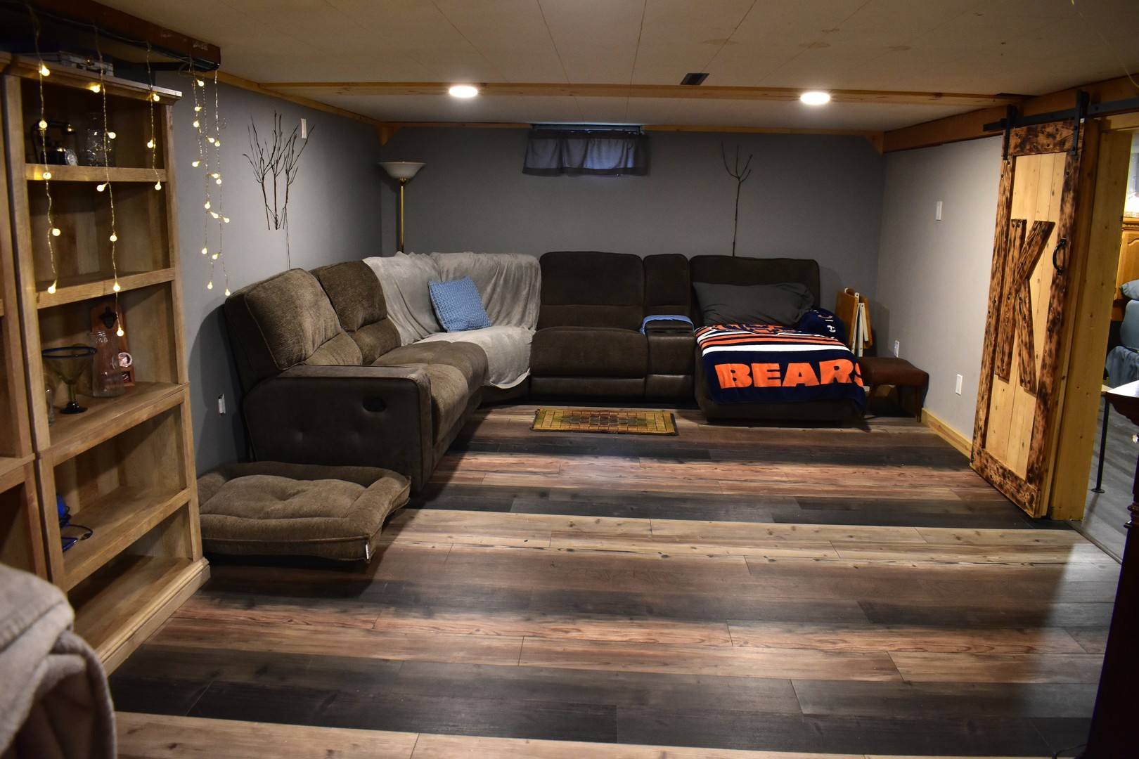 1500 Manhattan Drive Streator, IL 61364 - Photo 16 of 24 a living room with furniture and a chandelier