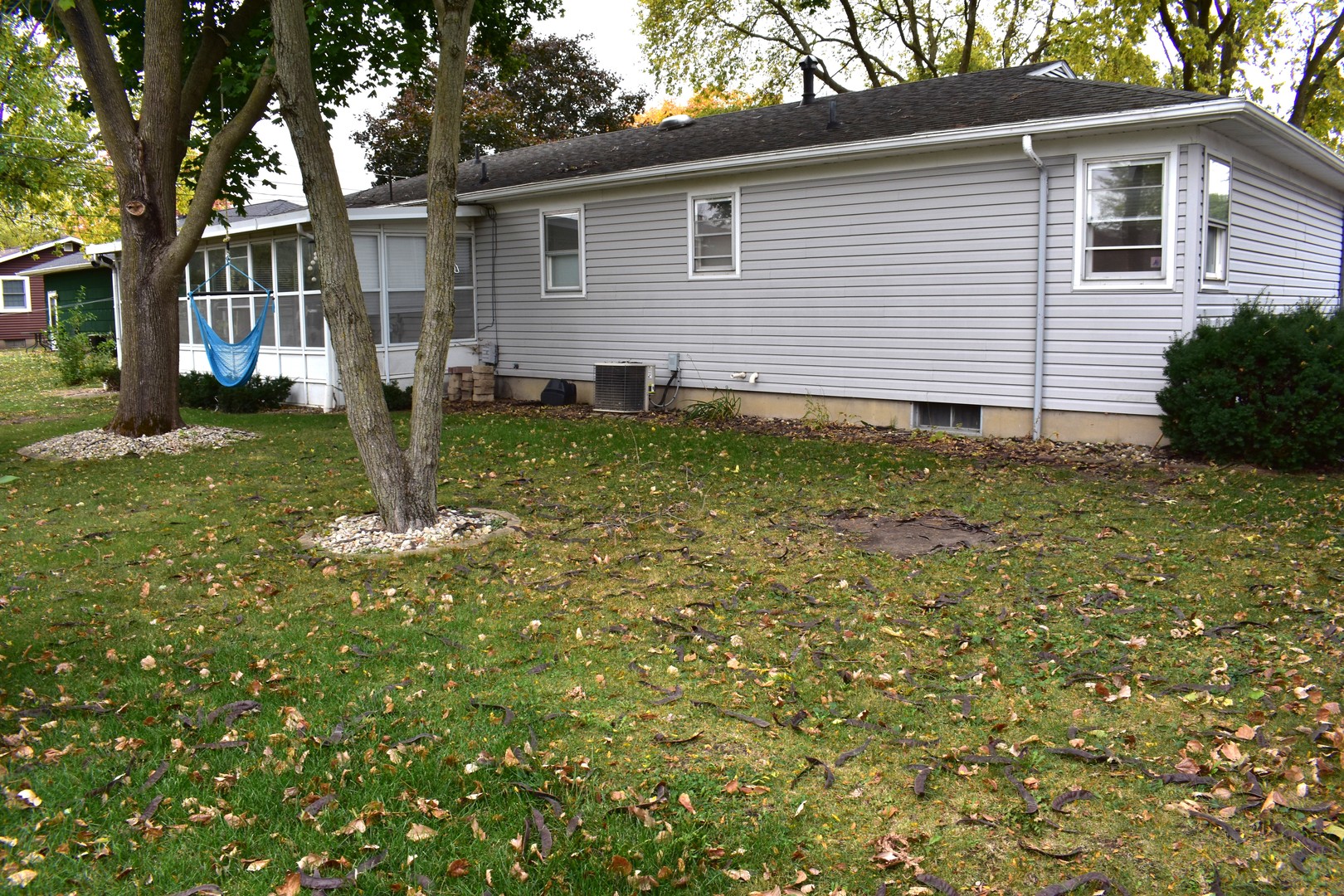 1500 Manhattan Drive Streator, IL 61364 - Photo 23 of 24 a backyard of a house with lots of green space