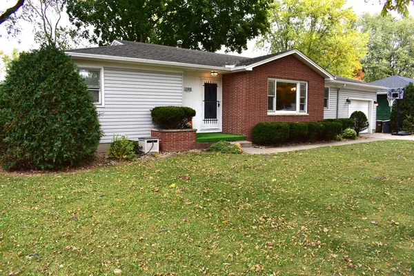 $150,000 | 1500 Manhattan Drive, Streator, IL 61364