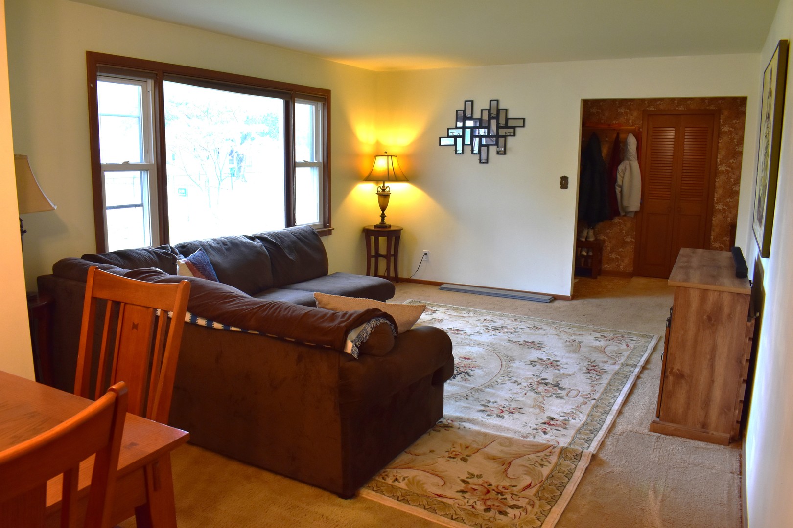 1500 Manhattan Drive Streator, IL 61364 - Photo 6 of 24 a living room with furniture and a window