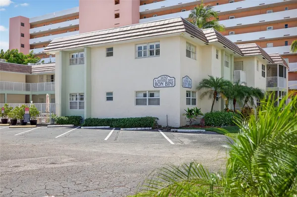 $250,000 | 1450 North Riverside Drive, Unit 102, Pompano Beach, FL 33062