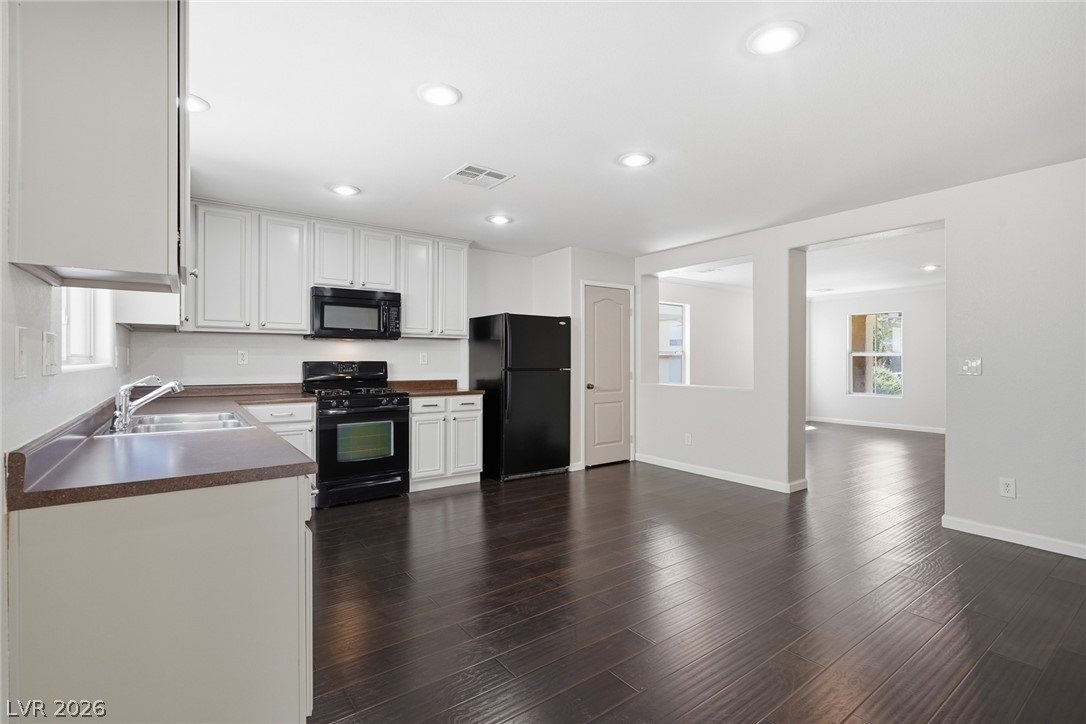 80 Lockheed Avenue Las Vegas, NV 89183 - Photo 11 of 40 Kitchen