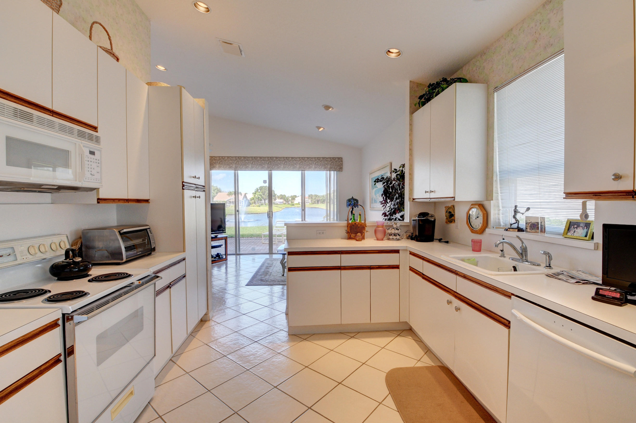 23365 Torre Circle Boca Raton, FL 33433 - Photo 17 of 41 Kitchen