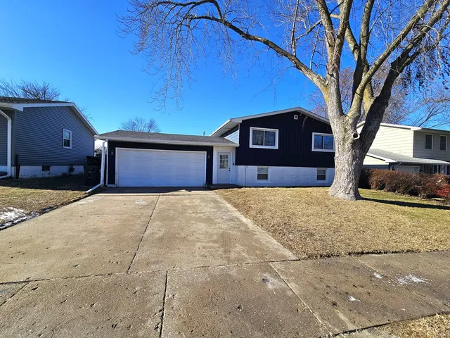 $242,500 | 1322 Calvin Street, Davenport, IA 52804
