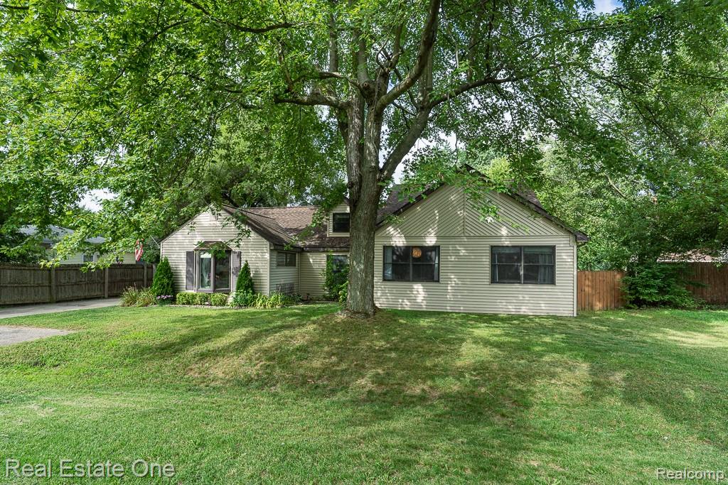 2460 Emmons Avenue Rochester Hills, MI 48307 - Photo 33 of 45