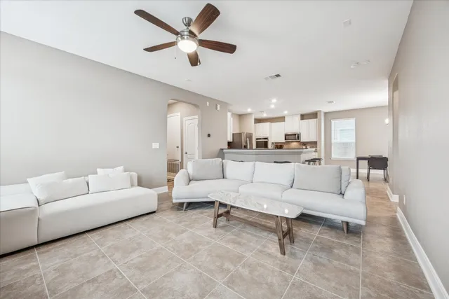 $1,950 | 6200 Albany Sleigh Drive, Del Valle, TX 78617