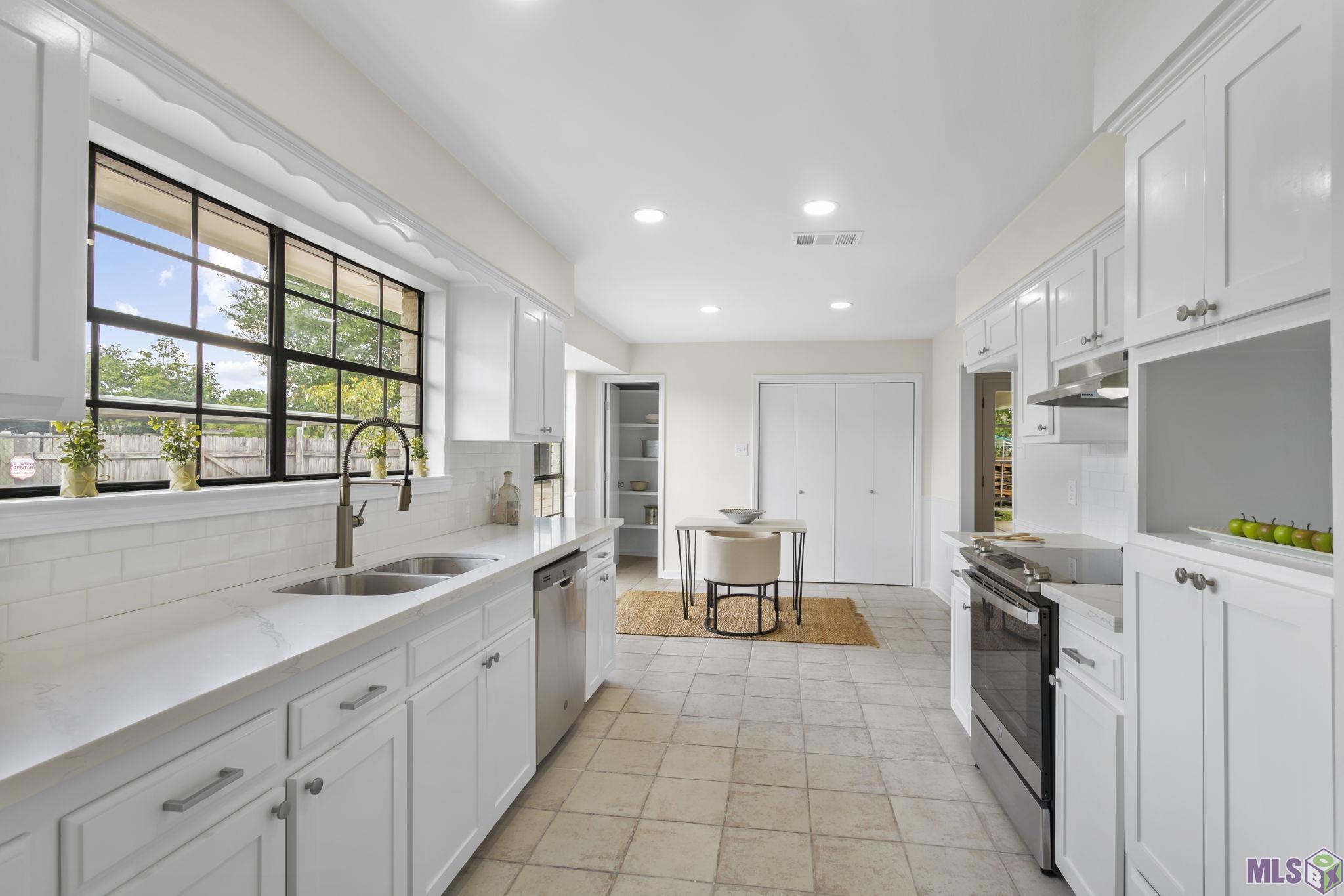 13542 Ridgeview Drive Baton Rouge, LA 70817 - Photo 13 of 18 Kitchen