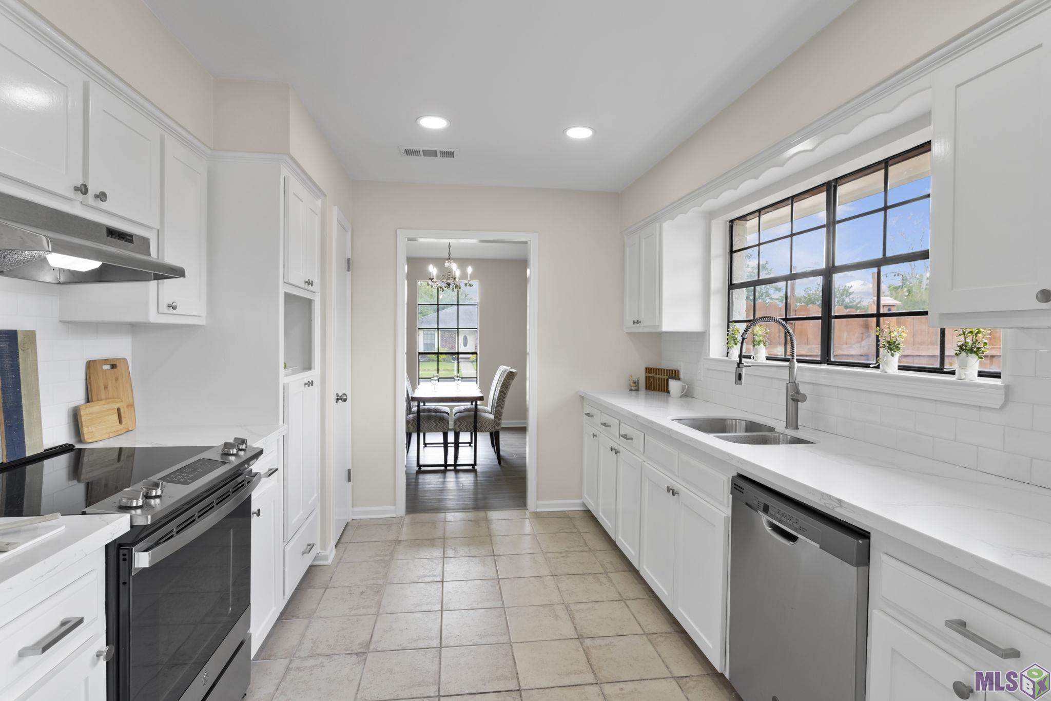 13542 Ridgeview Drive Baton Rouge, LA 70817 - Photo 3 of 18 Kitchen