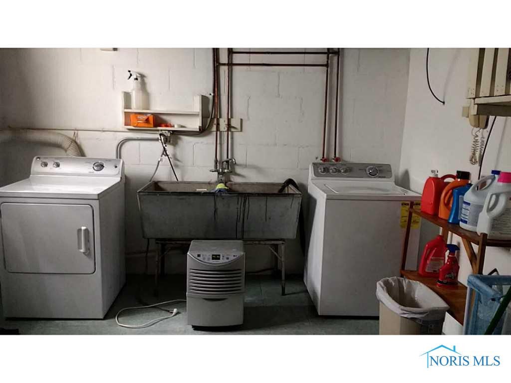 3811 Elmhurst Road Toledo, OH 43613 - Photo 17 of 19 Laundry Room. Plenty of space in the laundry/utility room.