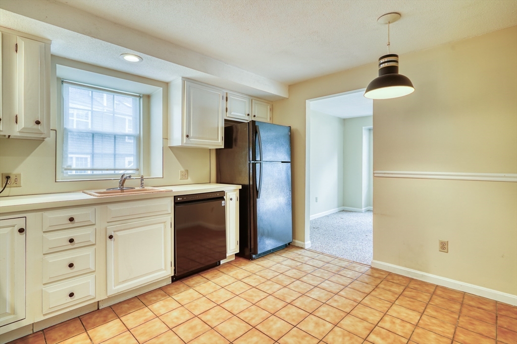 141 Shaw Farm Road, Unit 141 Canton, MA 02021 - Photo 4 of 12 Gallery Image 4