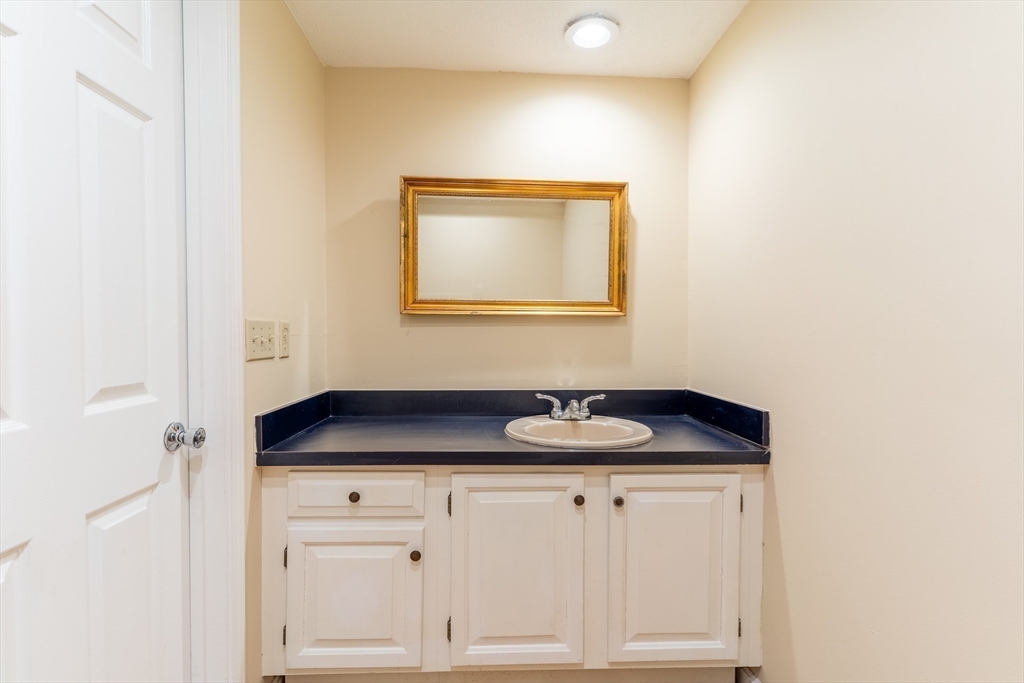 141 Shaw Farm Road, Unit 141 Canton, MA 02021 - Photo 8 of 12 Gallery Image 8
