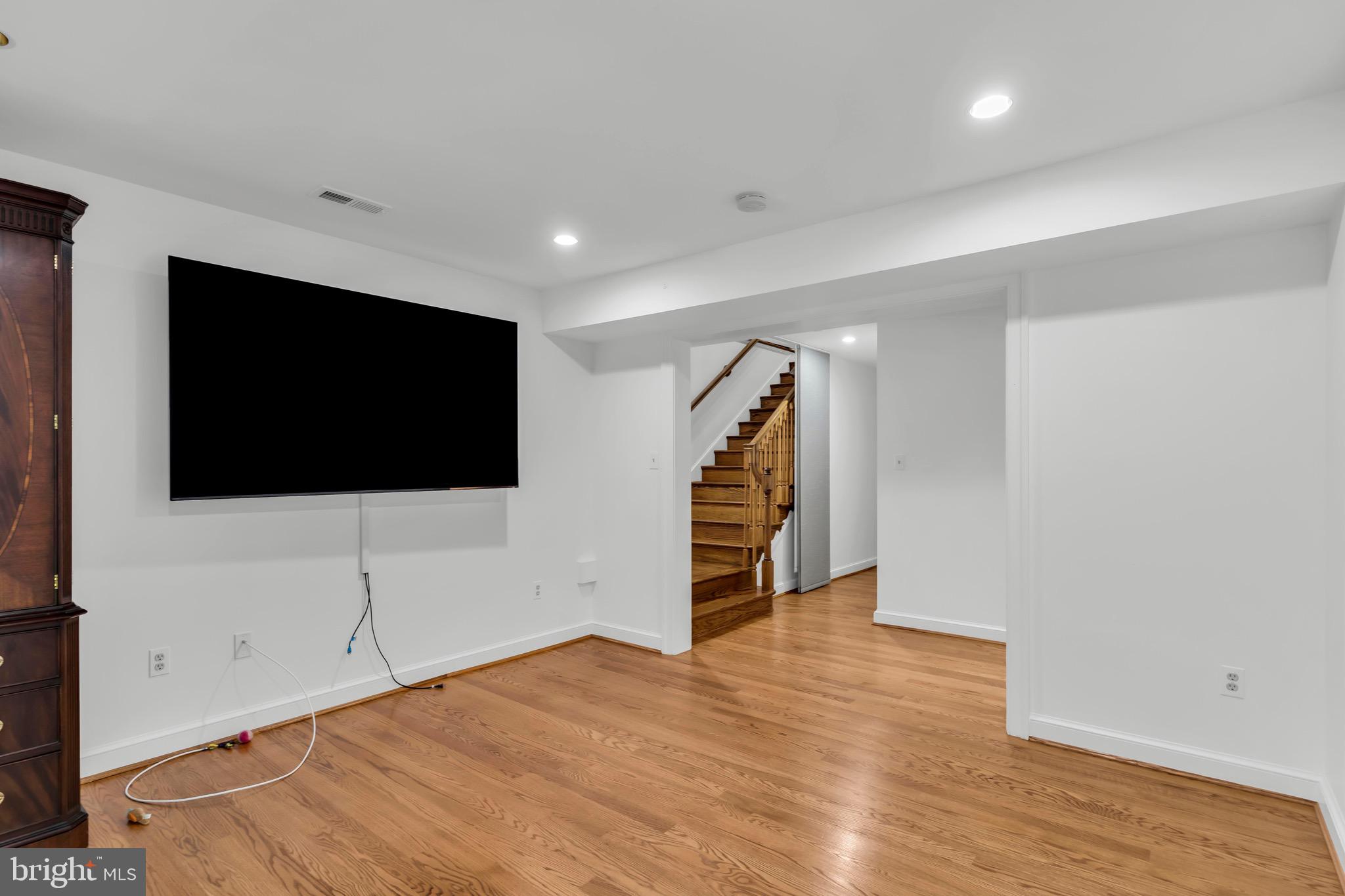 11036 Popes Head Road Fairfax, VA 22030 - Photo 42 of 49