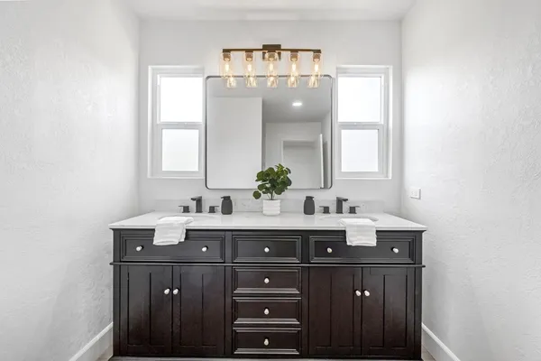 $574,000 | 2482 Country Club Lane, Selma, CA 93662