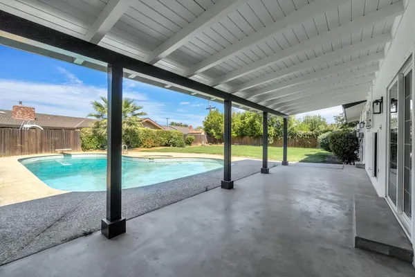 $574,000 | 2482 Country Club Lane, Selma, CA 93662