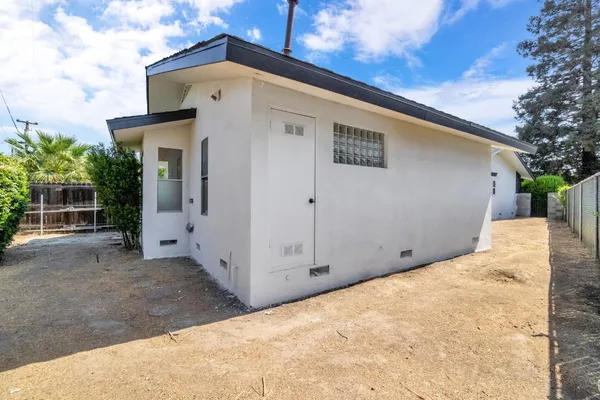 $574,000 | 2482 Country Club Lane, Selma, CA 93662