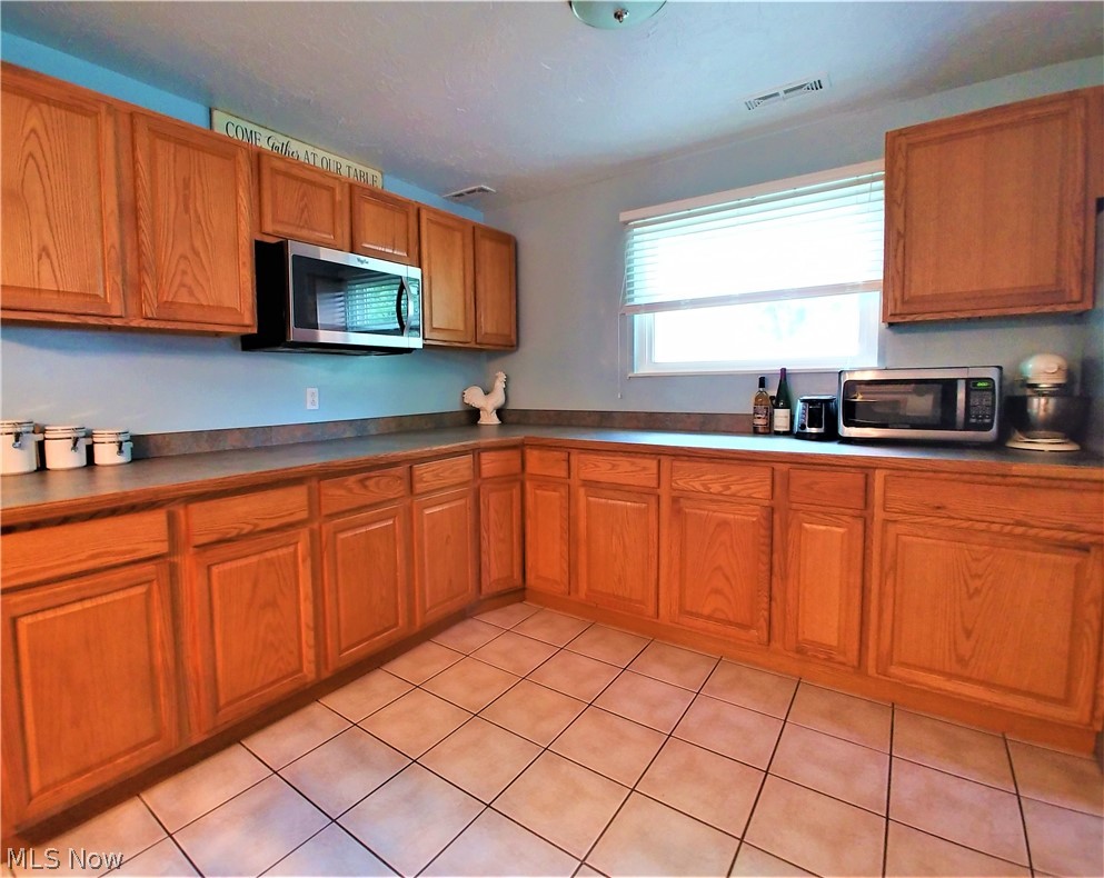 6834 Franke Road Middleburg Heights, OH 44130 - Photo 3 of 9