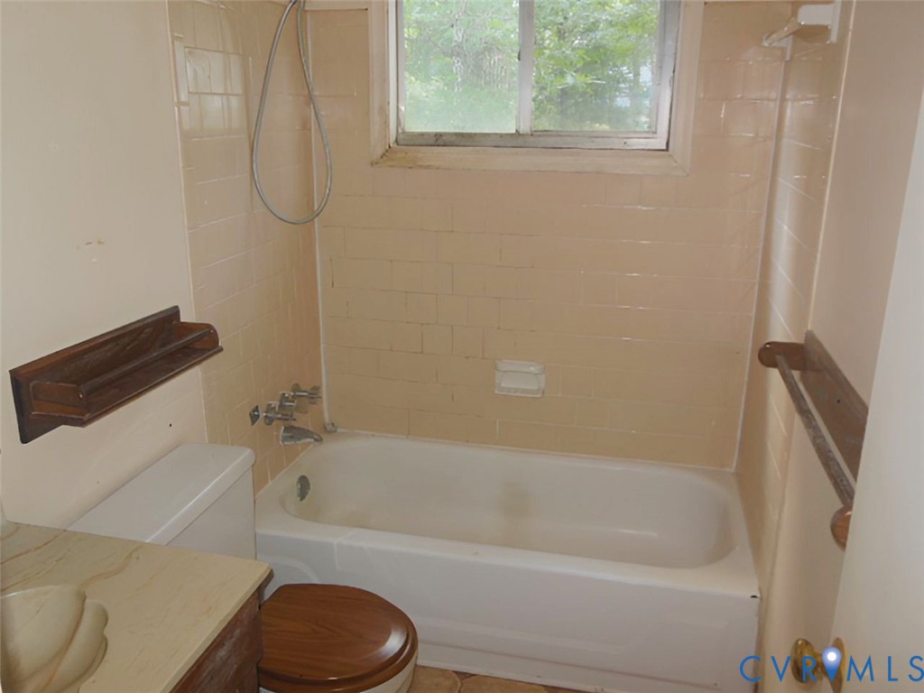 5124 Rollingway Road Chesterfield, VA 23832 - Photo 15 of 17 Hall Bathroom